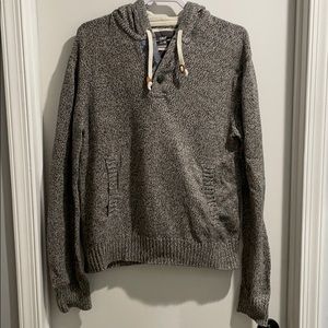 Sweater with hood with front pockets